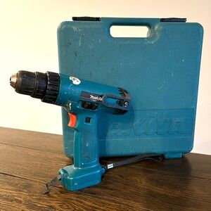 Makita Cordless Driver Drill Model 6201D and Box UNTESTED